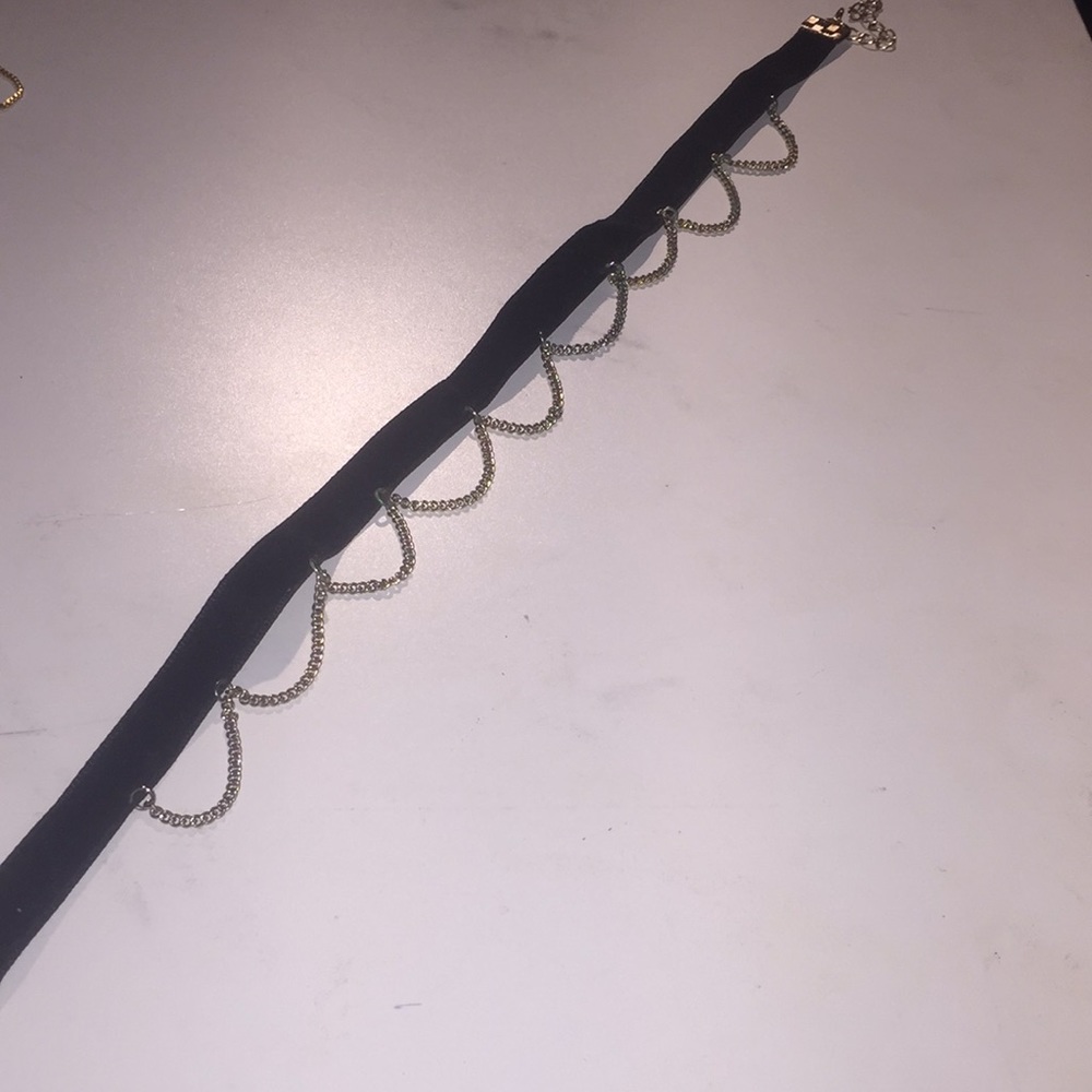Chain velvet choker